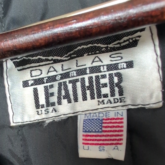 🔥Leather Jacket with Modern Appeal🔥 - Picture 2 of 12